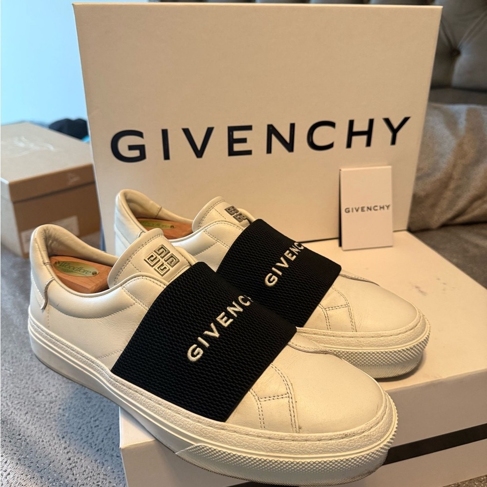 Givenchy White and Black City Sport Sneakers